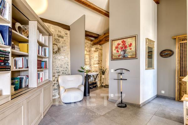 Magnifique villa d'architecte avec vue exceptionnelle en plein centre de Forcalquier au calme