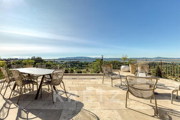 Magnifique villa d'architecte avec vue exceptionnelle en plein centre de Forcalquier au calme