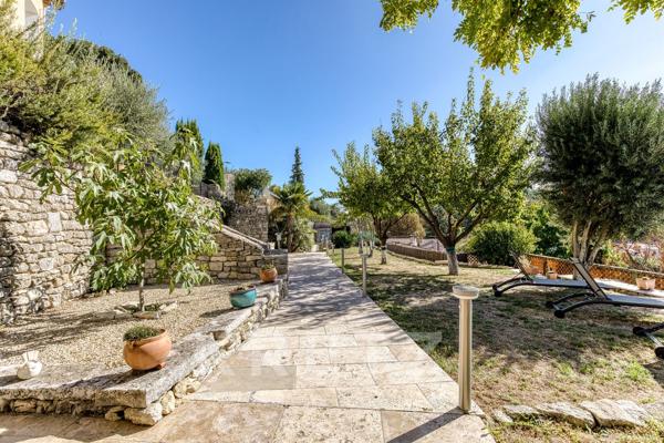 Magnifique villa d'architecte avec vue exceptionnelle en plein centre de Forcalquier au calme