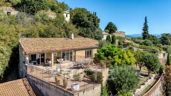 Magnifique villa d'architecte avec vue exceptionnelle en plein centre de Forcalquier au calme