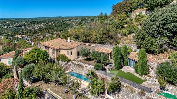Magnifique villa d'architecte avec vue exceptionnelle en plein centre de Forcalquier au calme