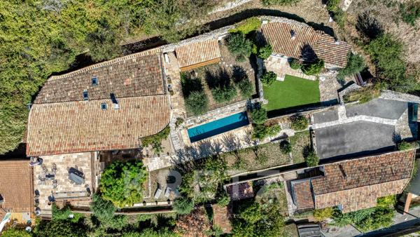Magnifique villa d'architecte avec vue exceptionnelle en plein centre de Forcalquier au calme