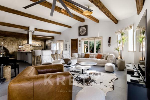 Magnifique villa d'architecte avec vue exceptionnelle en plein centre de Forcalquier au calme