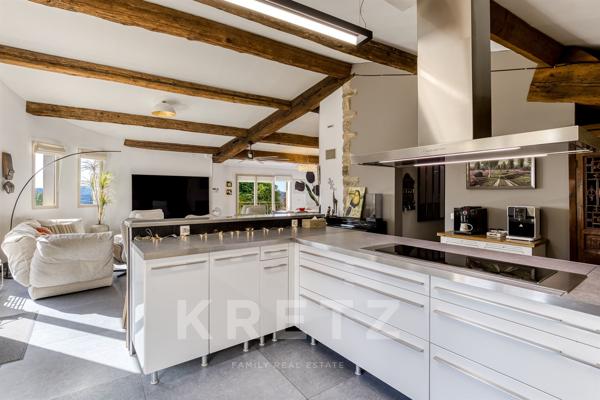 Magnifique villa d'architecte avec vue exceptionnelle en plein centre de Forcalquier au calme