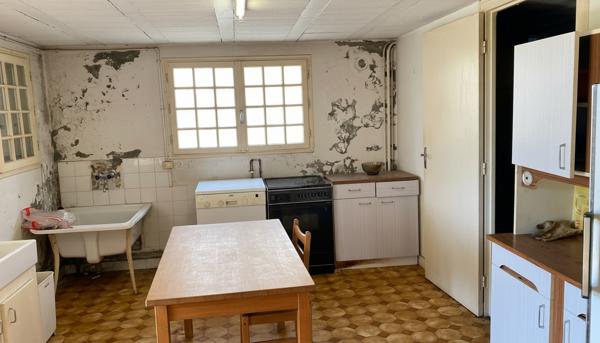 À VENDRE MAISON DE144 m2 NIORT QUARTIER SOUCHÉ  À RÉNOVER, 4 CHAMBRES