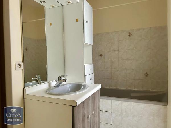 Appartement à louer 3 pièces 38.45m² Poitiers (86000)