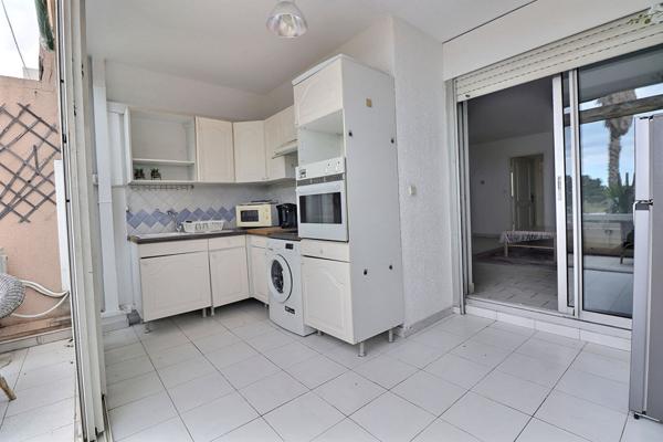 LA PLAGE-13008-APPARTEMENT MARSEILLE 2 PIECES-BALCON