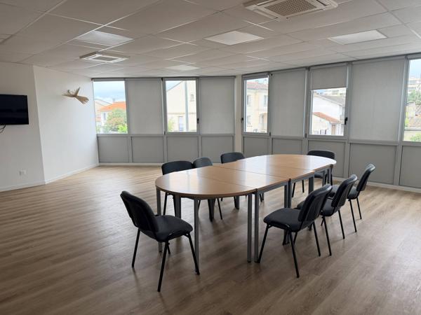 Location bureau / salle de réunion 50 m²-LE BOUSCAT