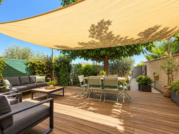 VILLA 4 CHAMBRES GARAGE ET PISCINE VUE SUR ETANG