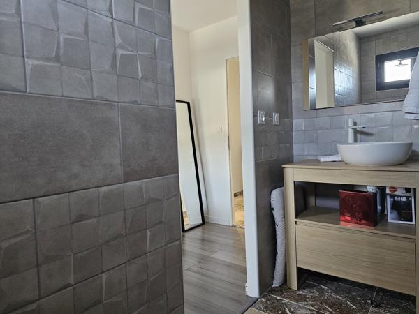 Magnifique Plain pied 3 chambres, garage à deux pas des centres commerciaux