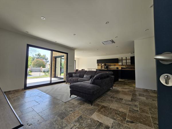 Magnifique Plain pied 3 chambres, garage à deux pas des centres commerciaux