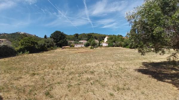 Terrain constructible exceptionnel.