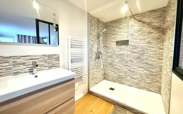 Maison à vendre    7 pièces • 205 m2 Eysines