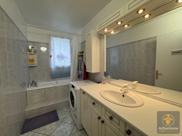 Vente                                                      Appartement
                        
                     4 pièces                      71 m2                     à Crosne
