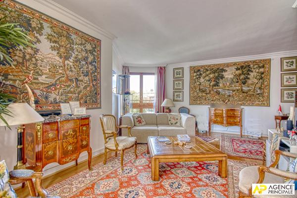 Le Chesnay Parly 2 - Appartement 5 pièces 105 m² situé au 2e et dernier étage avec ascenseur, avec cave et parking €495 000 ** - Référence 25500