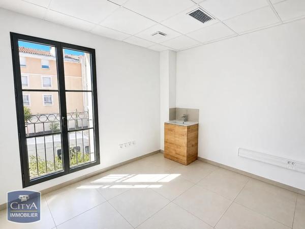 Local professionnel à louer 22.23m² Salon-de-Provence (13300)