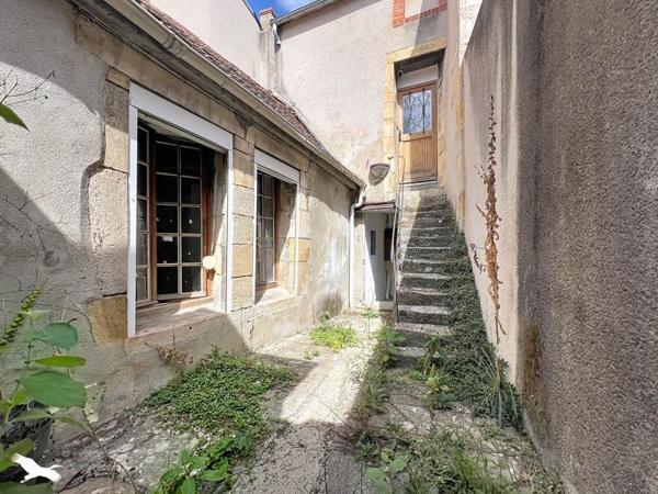 Immeuble 30 000 € Saint-Amand-Montrond 139 m² DPE E