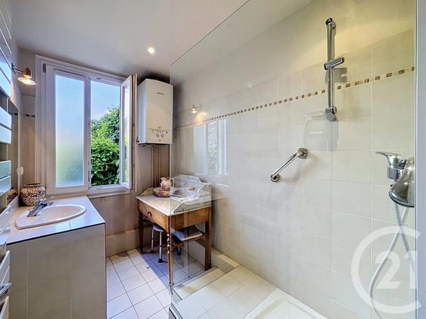 Appartement 3 Pièces à vendre  3 pièces - 69,50 m 2   FONTAINEBLEAU  - 77