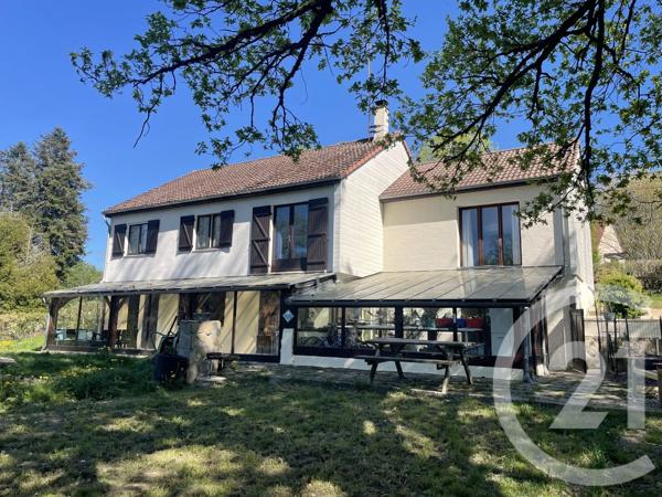 Maison à vendre  8 pièces - 155 m 2   CHATEAUMEILLANT  - 18