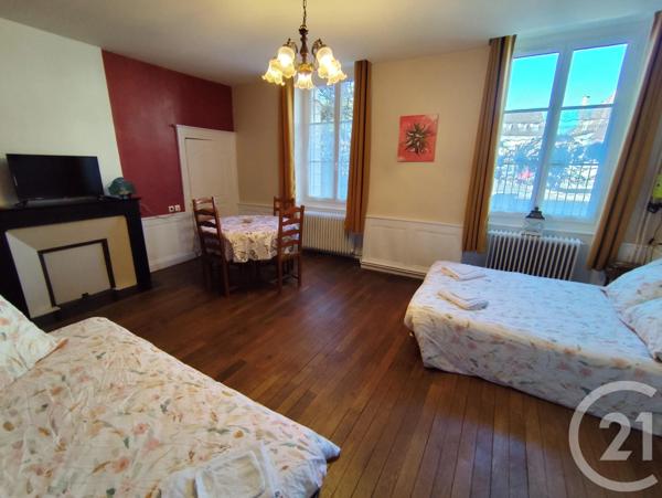 Maison à vendre  8 pièces - 155 m 2   CHATEAUMEILLANT  - 18