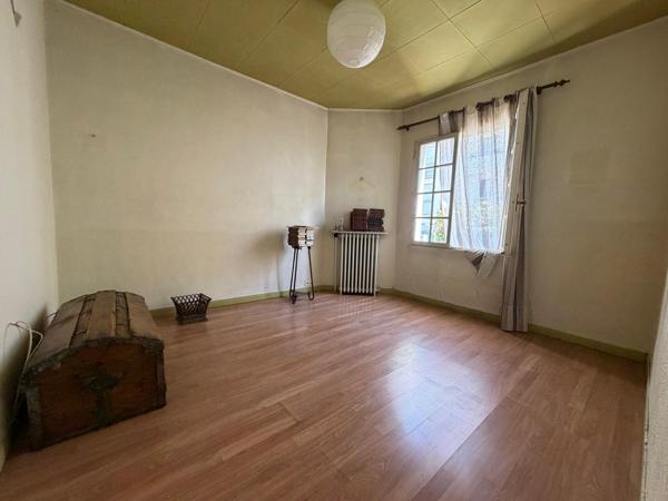 DRANCY – PARIS CAMPAGNE – PAVILLON 109 M² + 9 BOX – TERRAIN 500 M²