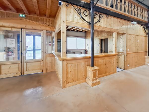 Local Commercial - 655 m² Exclusivité efficity