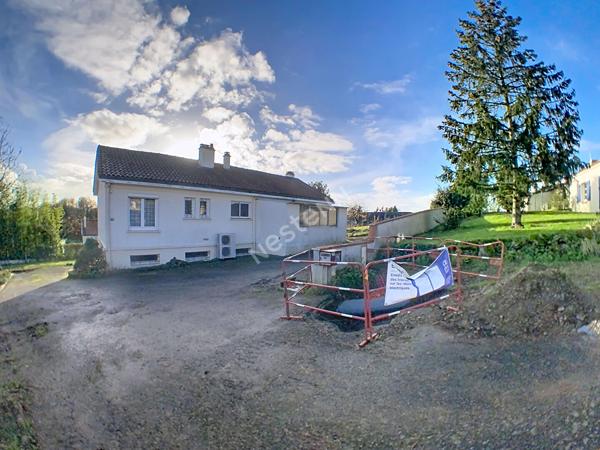 Terrain constructible à vendre viabilisé en hyper centre de Mouzillon à 2min à pieds des commodités, des écoles, à 3min de l'axe Nantes-Cholet, à 5min de Vallet, à 7min de Clisson et de sa gare, à 5min de la gare du Pallet et à 25min de Nantes.