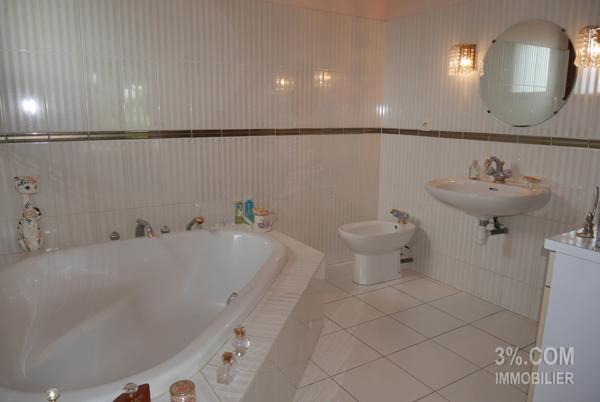 MAISON À ÉTAGE, 192 m² Surface Utile, 6 CHAMBRES, GARAGE, JARDIN 842 m² Thouaré-sur-Loire (44470)