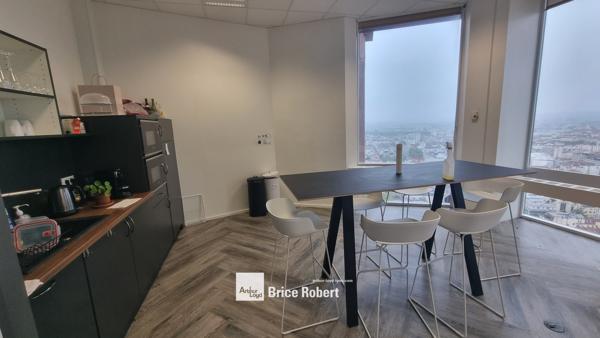 Bureaux à louer Lyon - bureaux rénovés dans la Tour Part Dieu vue panoramique