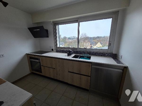 YVETOT, appartement de 79.65 m² au 2ème étage avec ascenseur,  2 chambres, 1 garage individuel.