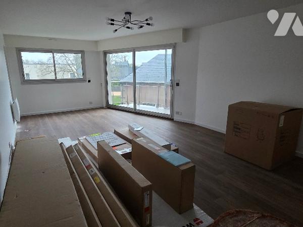 YVETOT, appartement de 79.65 m² au 2ème étage avec ascenseur,  2 chambres, 1 garage individuel.