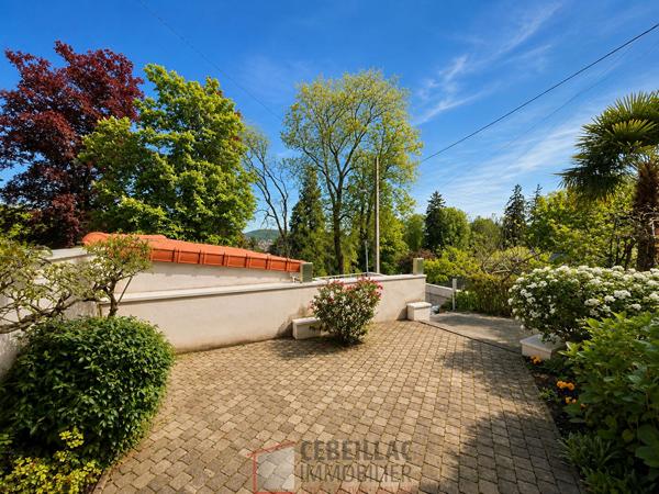 Royat - Maison avec panorama, jardin, terrasses et spa / 7 Pièces principales / 185 m² / Parcelle 942 m²