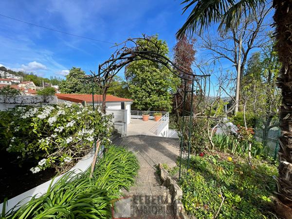 Royat - Maison avec panorama, jardin, terrasses et spa / 7 Pièces principales / 185 m² / Parcelle 942 m²