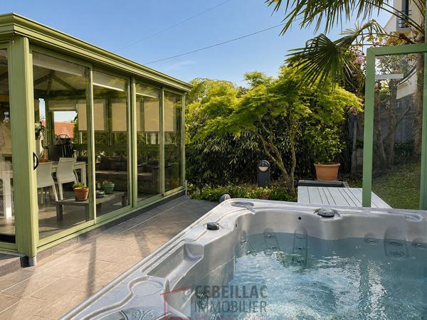 Royat - Maison avec panorama, jardin, terrasses et spa / 7 Pièces principales / 185 m² / Parcelle 942 m²