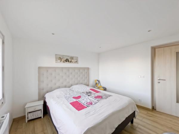 Maison à vendre 5 pièces EVIAN LES BAINS (74) Chalet Rénové au calme avec Piscine face au lac Léman