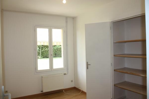 61270 RAI maison plain-pied 3 chambres, terrain clos  780 m²