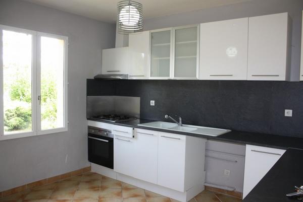 61270 RAI maison plain-pied 3 chambres, terrain clos  780 m²