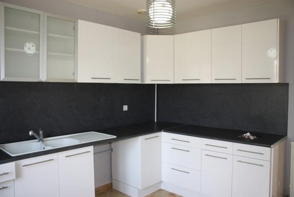 61270 RAI maison plain-pied 3 chambres, terrain clos  780 m²