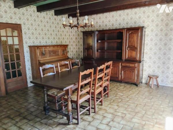 VALENTIGNEY - Maison de 7 pièces (environ 135 m² habitables) proche de toutes commodités