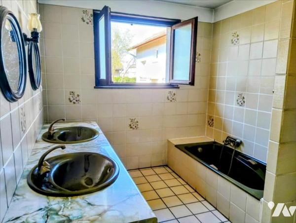 VALENTIGNEY - Maison de 7 pièces (environ 135 m² habitables) proche de toutes commodités