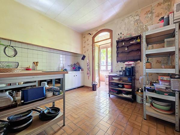 Maison de 127 m² avec jardin, garage et caves – Le Bousquet-d'Orb (34600) 3 chambres | Jardin de 190 m² | Grand garage + caves | Travaux à prévoir