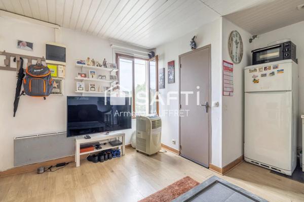 Vendu loué, studio idéalement situé.