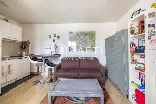 Vendu loué, studio idéalement situé.