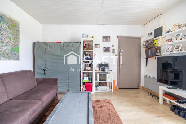 Vendu loué, studio idéalement situé.