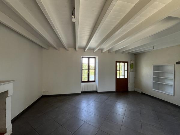 Maison à louer 890 € CC La Ronde 5 p 130 m² DPE D