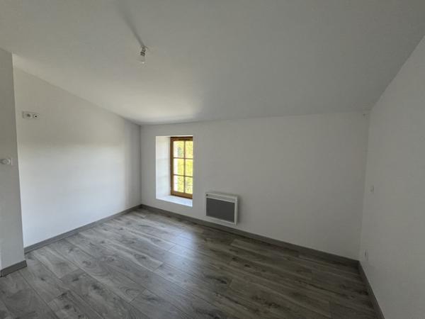 Maison à louer 890 € CC La Ronde 5 p 130 m² DPE D