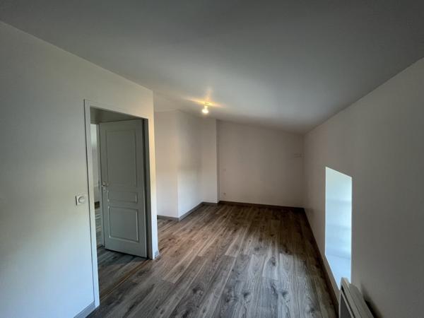 Maison à louer 890 € CC La Ronde 5 p 130 m² DPE D
