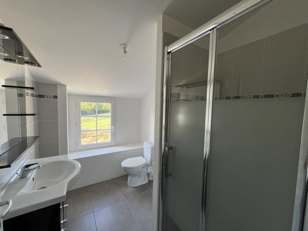 Maison à louer 890 € CC La Ronde 5 p 130 m² DPE D