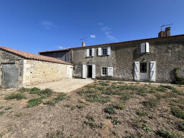 Maison à louer 890 € CC La Ronde 5 p 130 m² DPE D