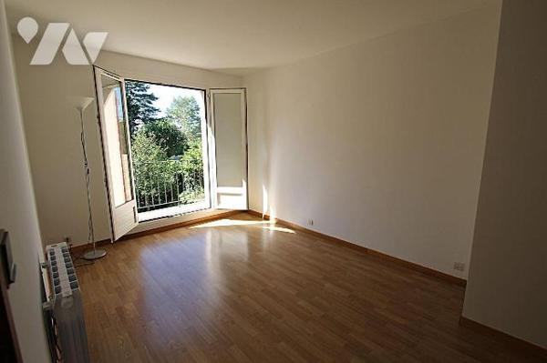 Dans un coin de verdure, et sur un terrain de 175 m², maison de 98 m² comprenant : en rez-de-ja...
